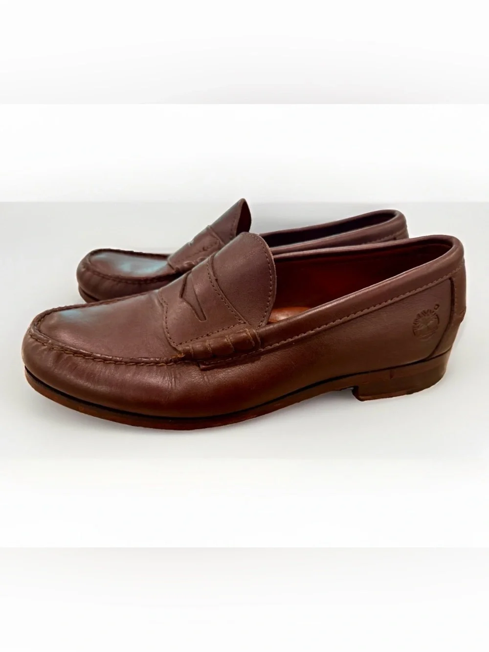 Vtg 90s Timberland Men's Burgundy Leather Penny Loafers in size 8.5 W Wide